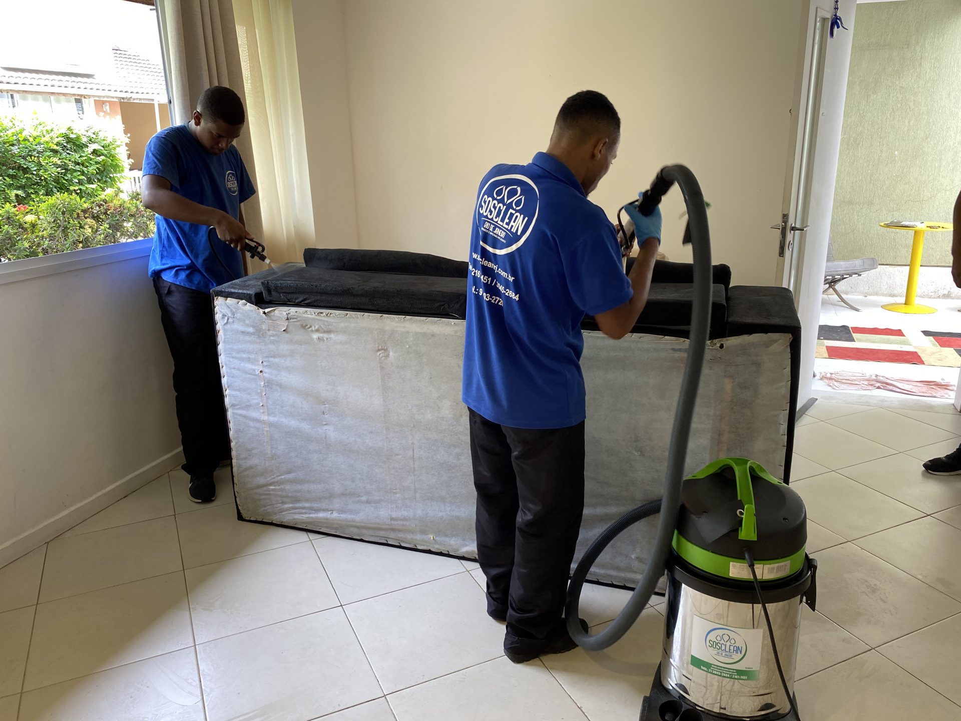 O que é Bom Para limpar sofá? SOS Clean Faz